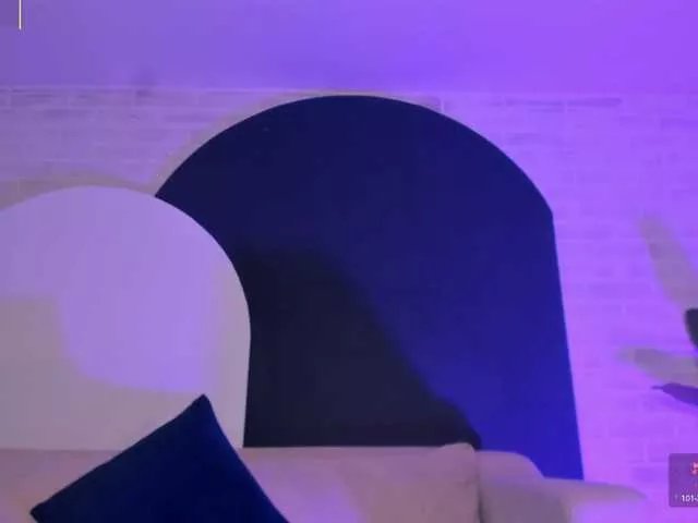 EveBenson on BongaCams