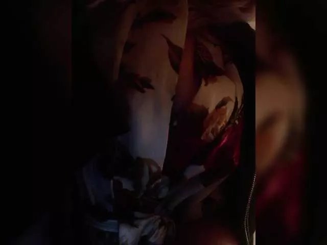 EveHugs on BongaCams