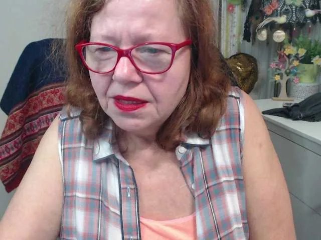 Freechat flirty-adele on BongaCams