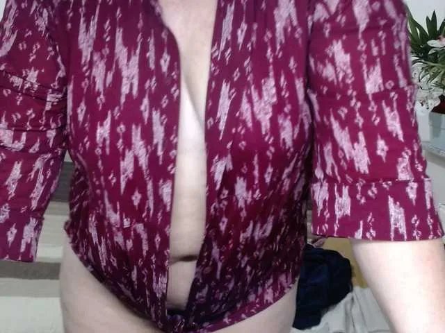 Freechat flirty-adele on BongaCams