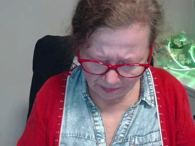 Freechat flirty-adele on BongaCams