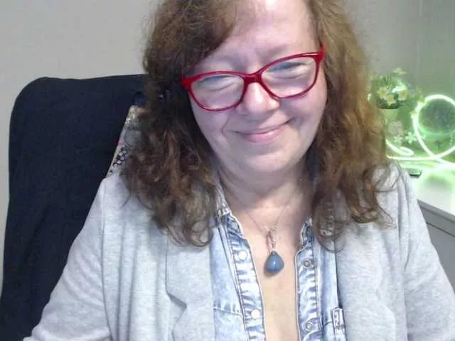 Freechat flirty-adele on BongaCams