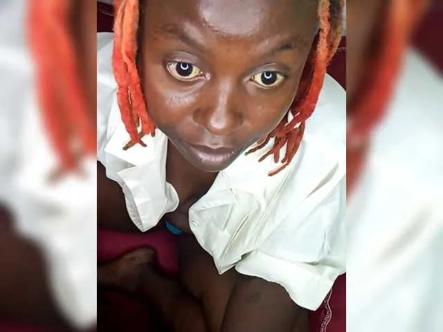 freakcurvy8 on BongaCams