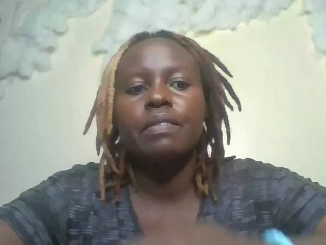 freakcurvy8 on BongaCams