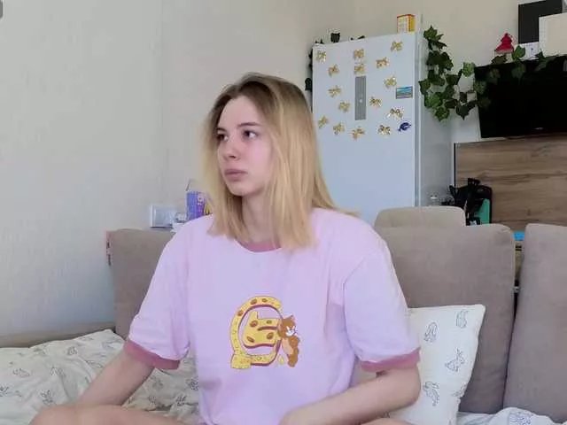 Girlalonehome on BongaCams