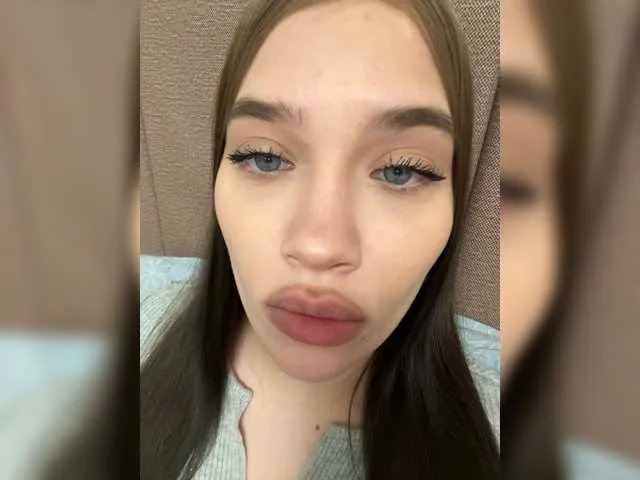 Glossmixdoll — Freechat on BongaCams