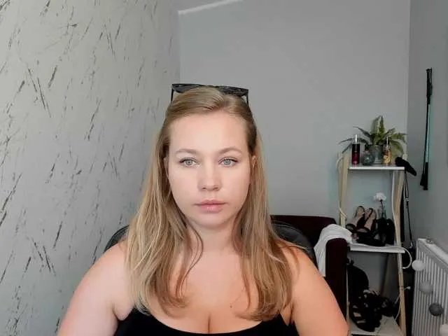 hollyBB on BongaCams
