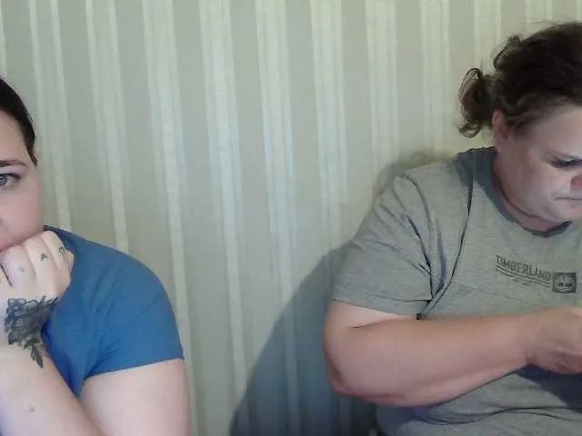 Freechat HollyXEva on BongaCams