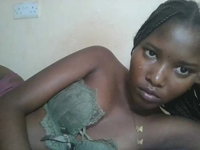 Hornyqueen4 on BongaCams