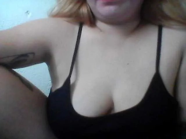 Hotboobies19 on BongaCams