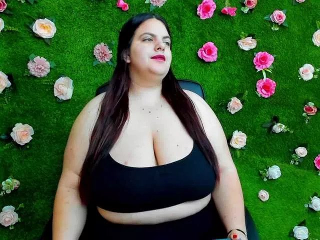 HugeTittiess on BongaCams