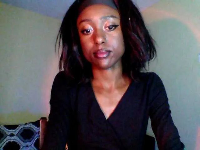 Hunnybee on BongaCams