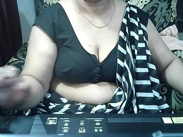 Indianbhabhimilf40 on BongaCams