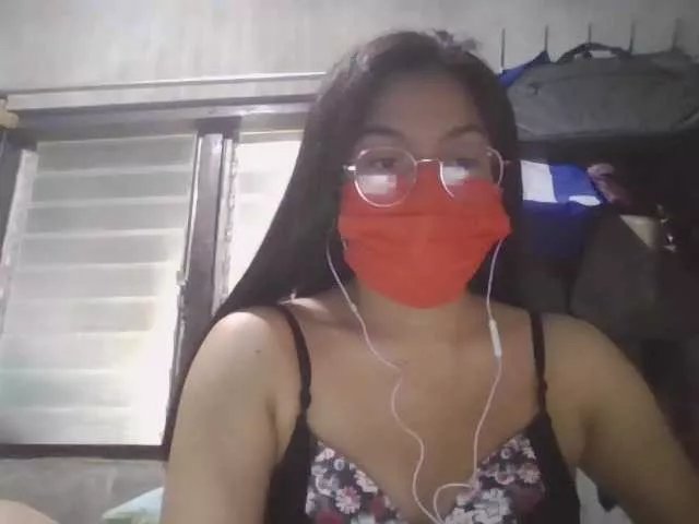 Introvertshytype2011 on BongaCams