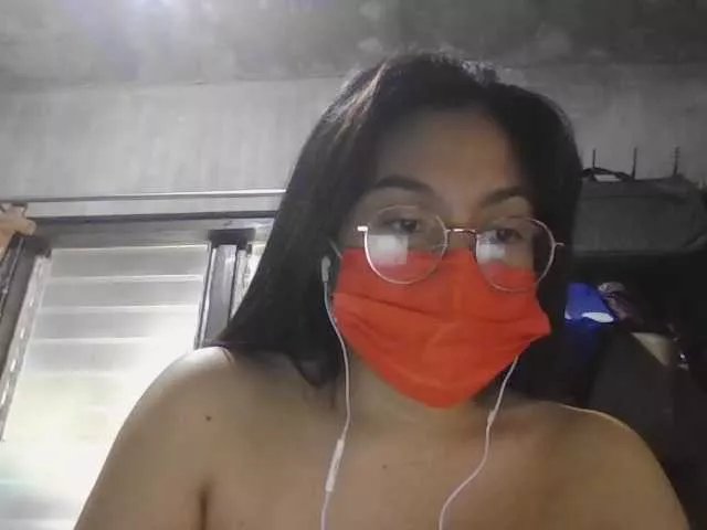 Introvertshytype2011 on BongaCams