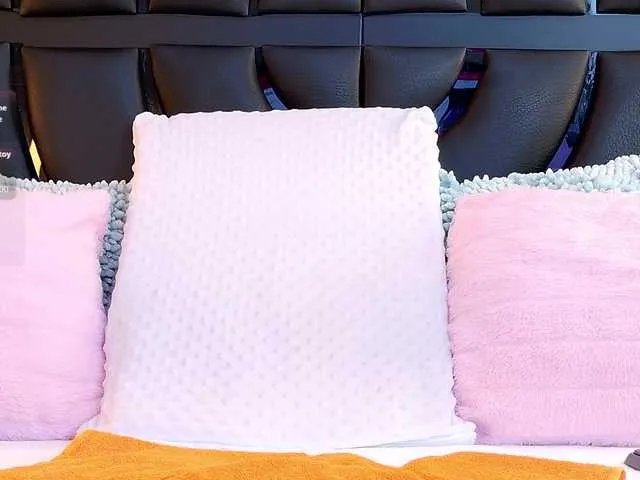 IrisRoss on BongaCams