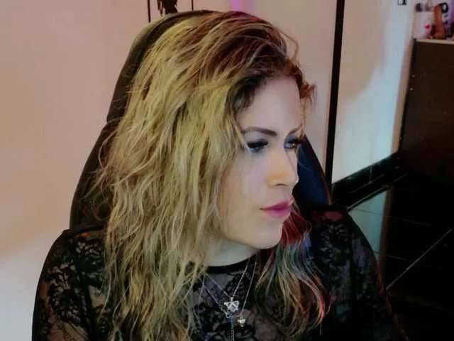 Ivypoison10 on BongaCams
