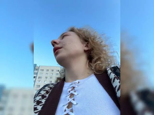 Janchi- on BongaCams