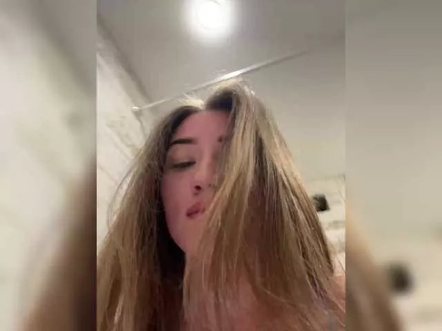 juicy-peachh on BongaCams