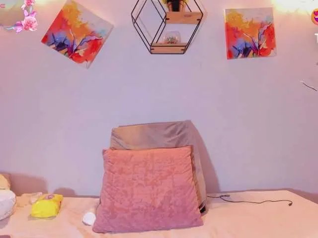 Karlaliones on BongaCams