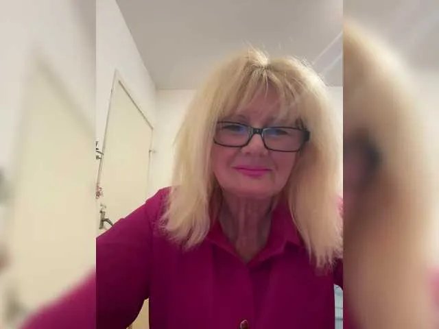 Freechat KASANDRABOLOSHKA on BongaCams