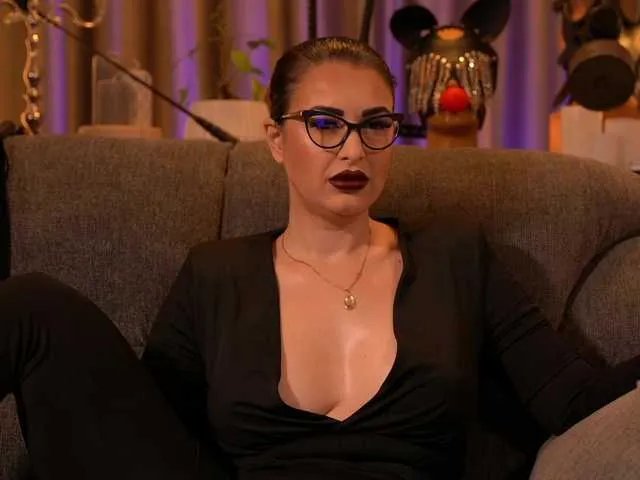 KellyKent on BongaCams