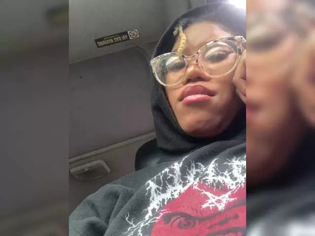 Kiarichikito1 on BongaCams