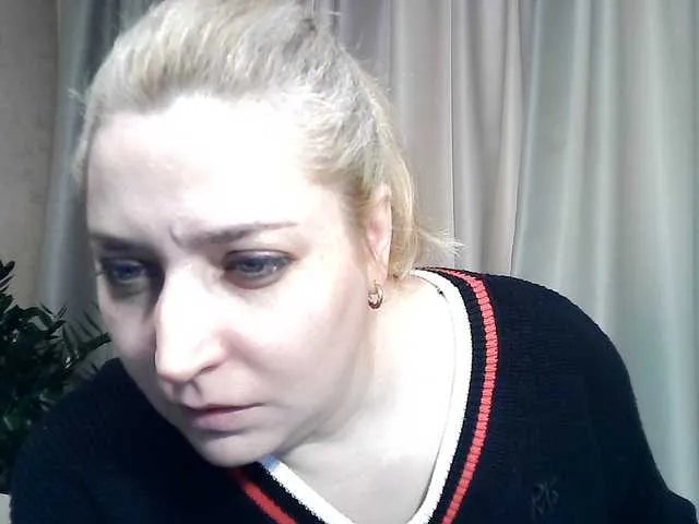 KickaIricka — show my feet-15,add me as a friend-20,watch the camera-25,wear stockings-30,show my breasts-40,open pussy-50,open ass-70,dance naked-90,show my holes-100,undress and masturbate-150.