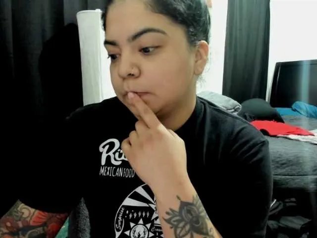 Kimmiakiss22 on BongaCams