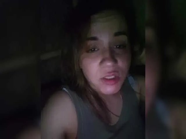 Kira183 on BongaCams