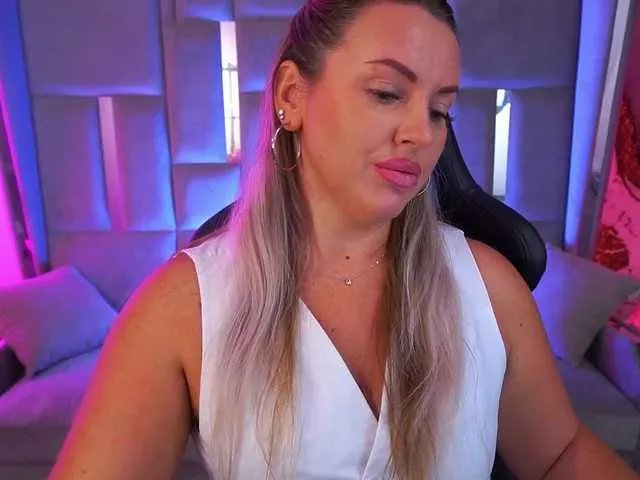 KiraCandyS on BongaCams