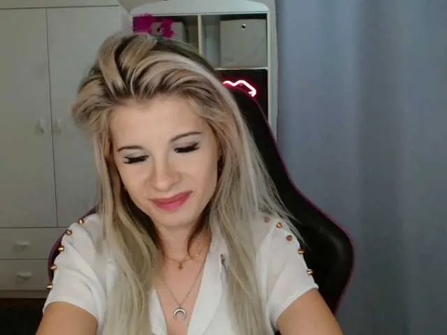 KristineNatural on BongaCams