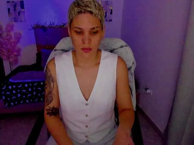LauraR on BongaCams