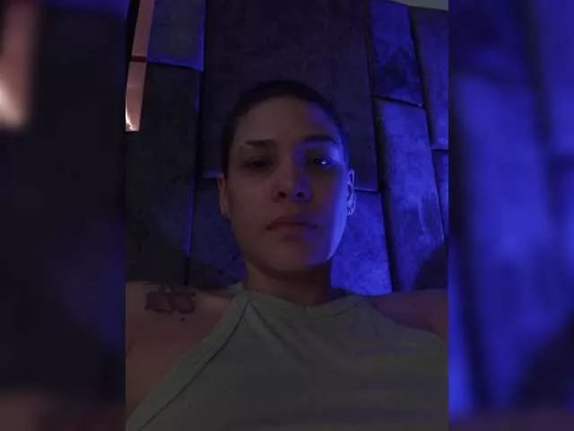 LauraR on BongaCams