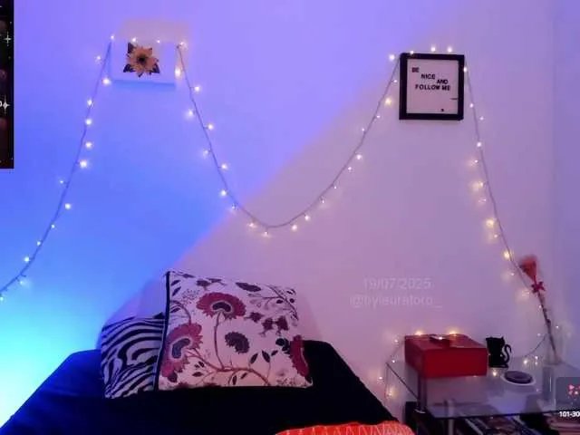 Lauratoro on BongaCams