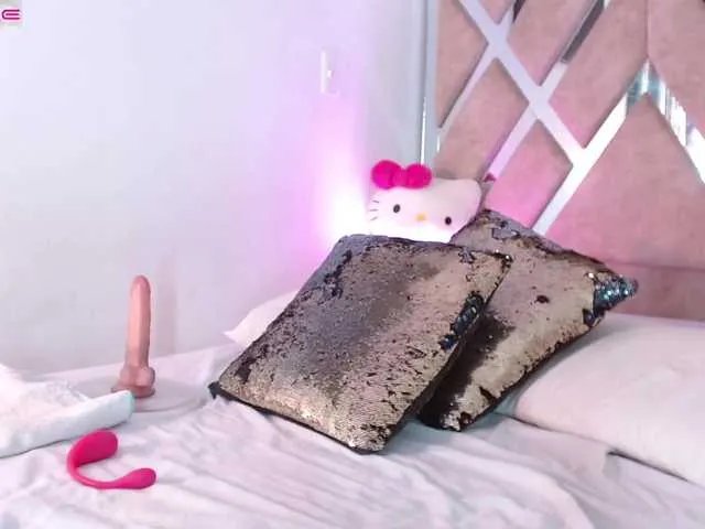 LauryMoons on BongaCams