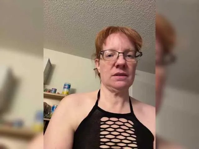 Lena-Ravenswood — Hi y'all, my name is Lena and this is my second time streaming on bongo cams. I'm still trying to figure out the settings and messaging and privates and all those kind of things so tonight I'll probably just be kind of hanging out and I'll try to...