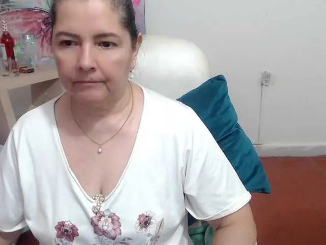leonela on BongaCams