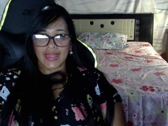 Letty33 on BongaCams