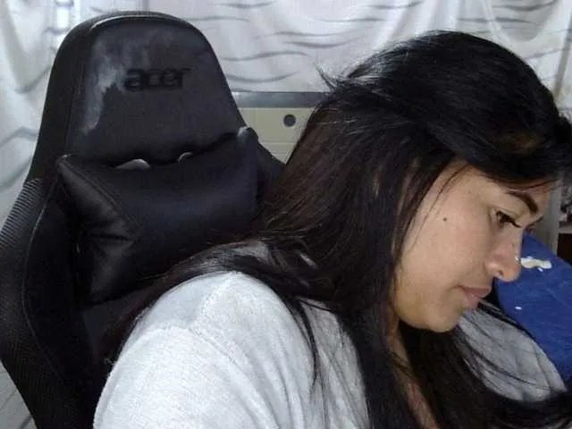 Letty33 on BongaCams