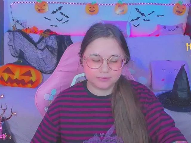 LittleKitsune on BongaCams