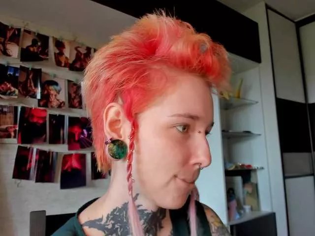 LittleSpaceMouse- on BongaCams