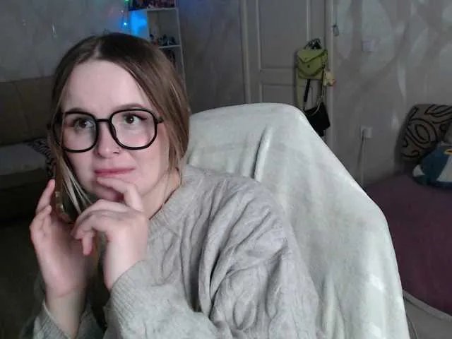 Lizzi-Peach on BongaCams