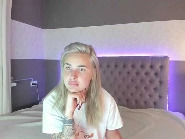 LunaHeadly on BongaCams