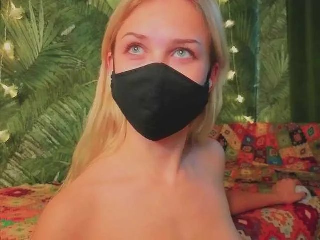 Meeeeow on BongaCams