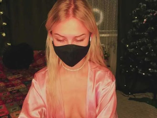 Meeeeow on BongaCams