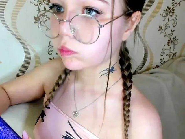 MelMooon on BongaCams