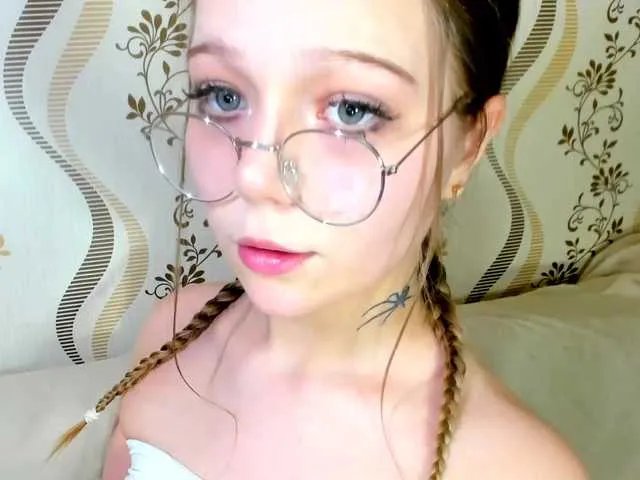 MelMooon on BongaCams