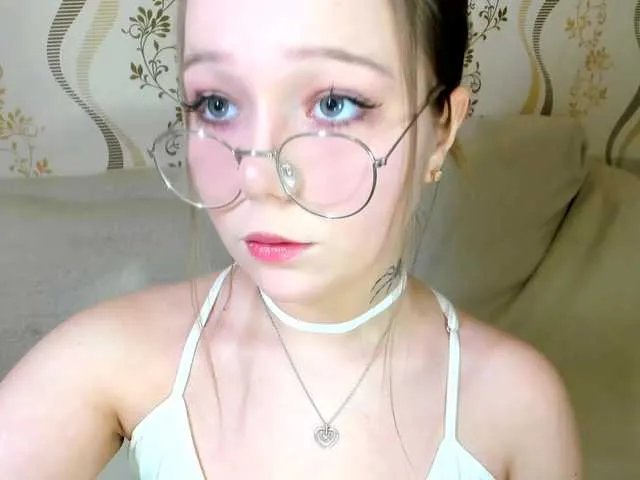 MelMooon on BongaCams