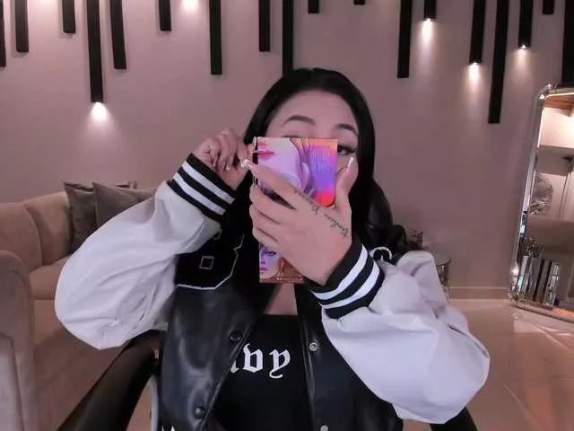 MiaRoberts1 on BongaCams